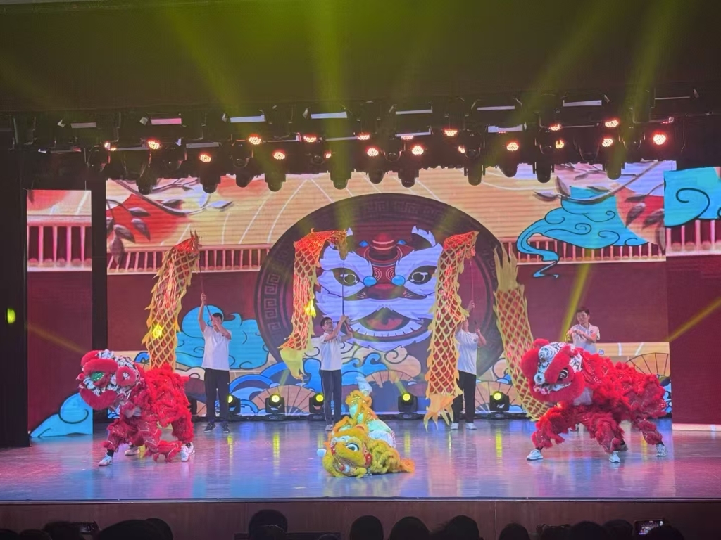 江陰市音體美教師專業(yè)素養(yǎng)展示暨教育系統(tǒng)“迎新春”活動(dòng)舉行